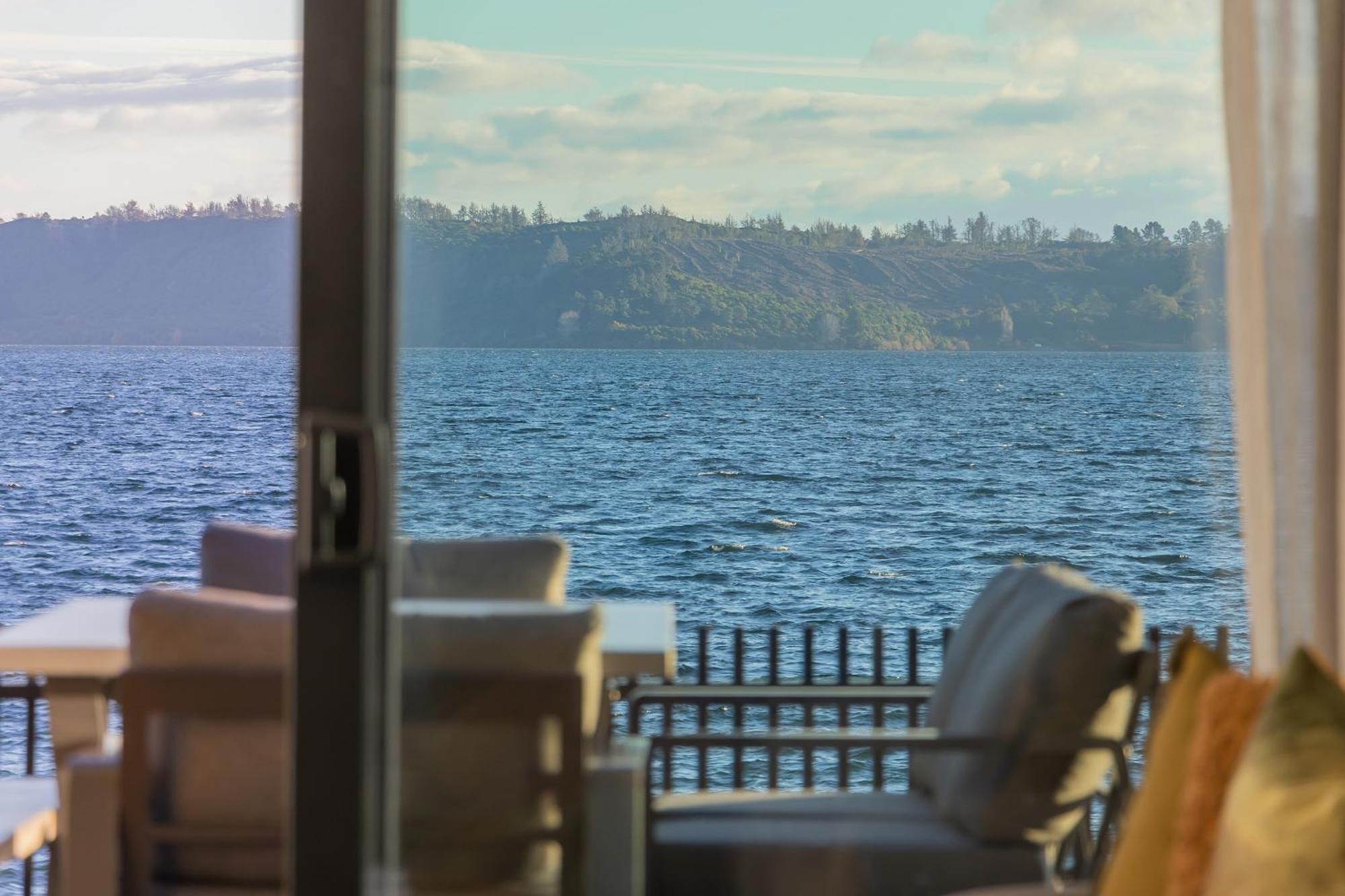 Brand New Lake Front Homes Spa Pool Lago Lago Taupo Esterno foto