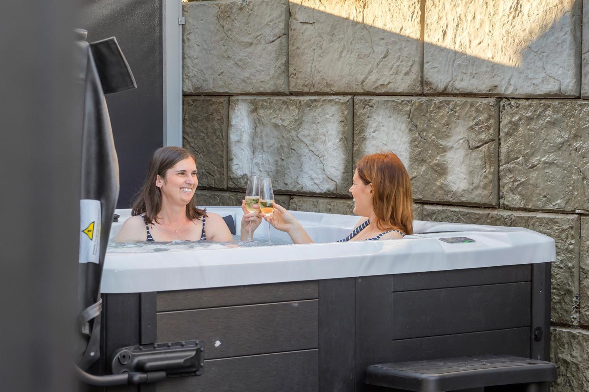 Brand New Lake Front Homes Spa Pool Lago Lago Taupo Esterno foto