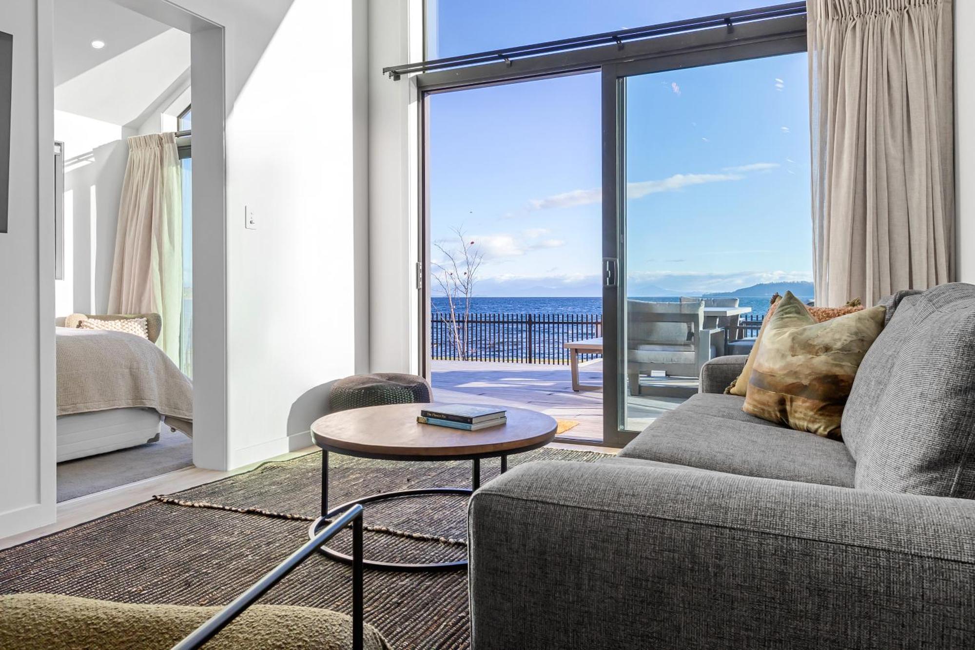 Brand New Lake Front Homes Spa Pool Lago Lago Taupo Esterno foto